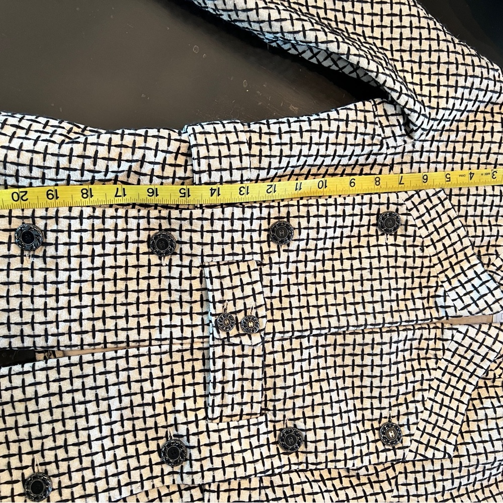 CHANEL Black and White Patterned Blazer - Picture 6 of 13